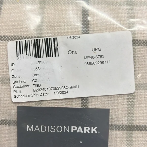 Madison Park one panel 50”x84”
Lined - Picture 3 of 8